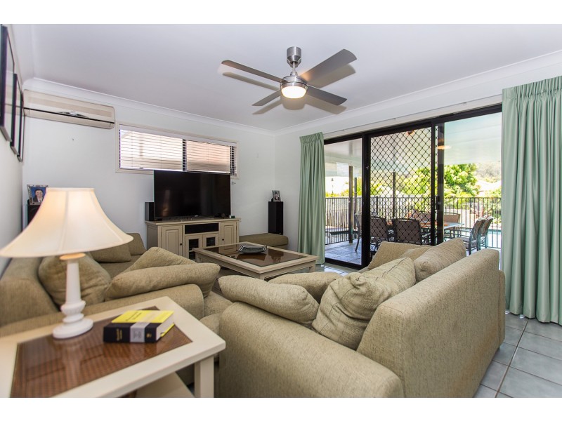 4 Laurina Court, Elanora QLD 4221