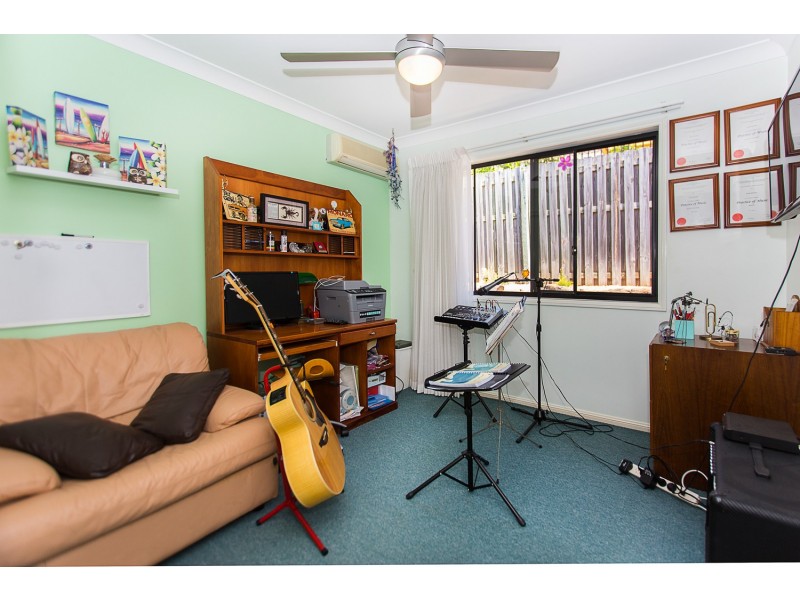 4 Laurina Court, Elanora QLD 4221