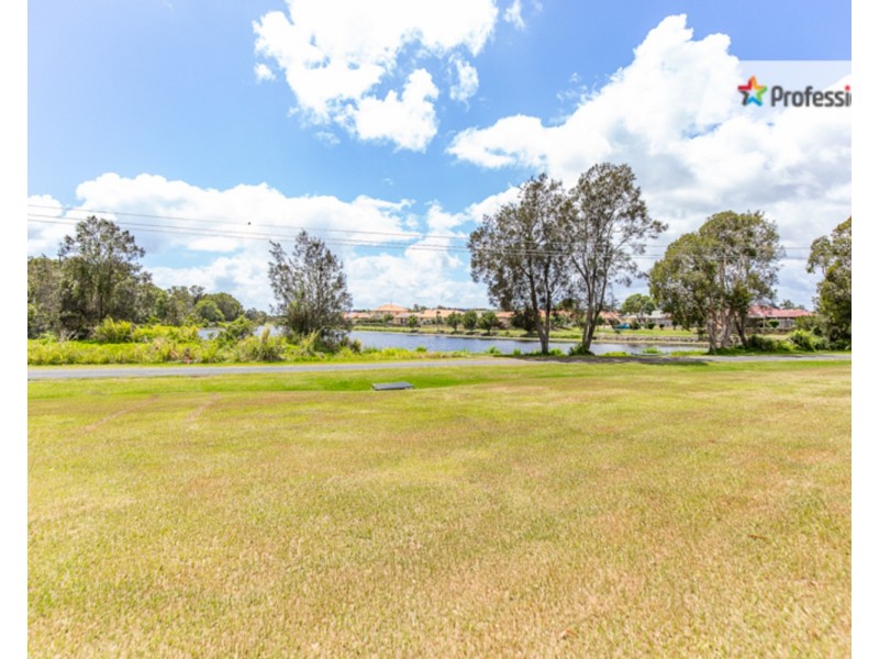 8 Russell Way, Tweed Heads South NSW 2486
