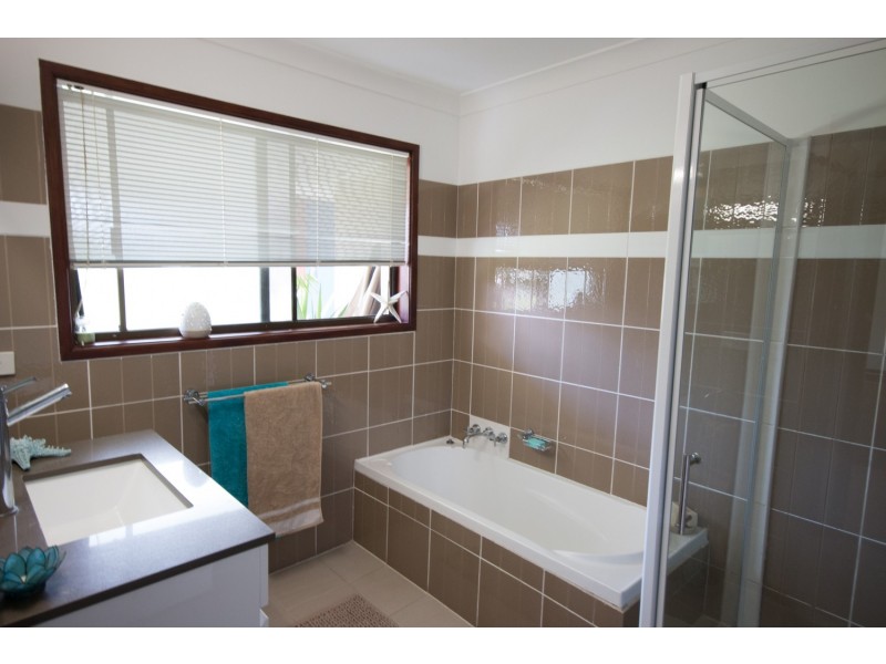 15 Westray Avenue, Banora Point NSW 2486