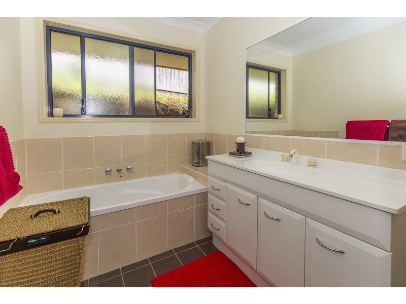 21 Grassmere Court, Banora Point NSW 2486