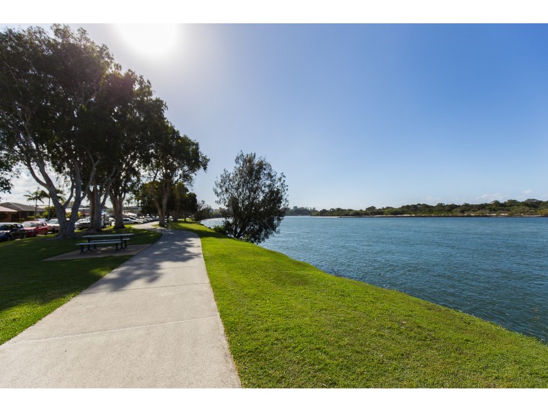 2/20 Keith Compton Drive, Tweed Heads NSW 2485