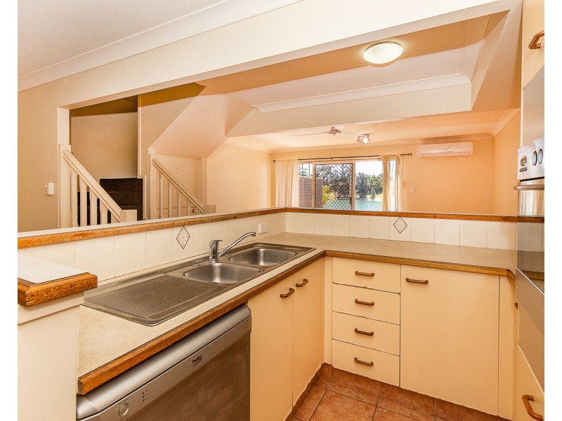 8/2 Coolgardie Street, Elanora QLD 4221