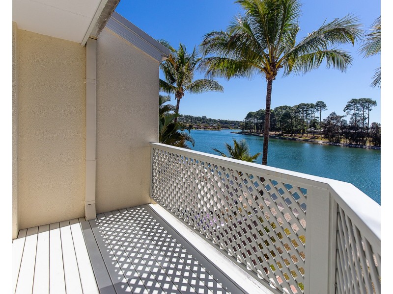8/2 Coolgardie Street, Elanora QLD 4221