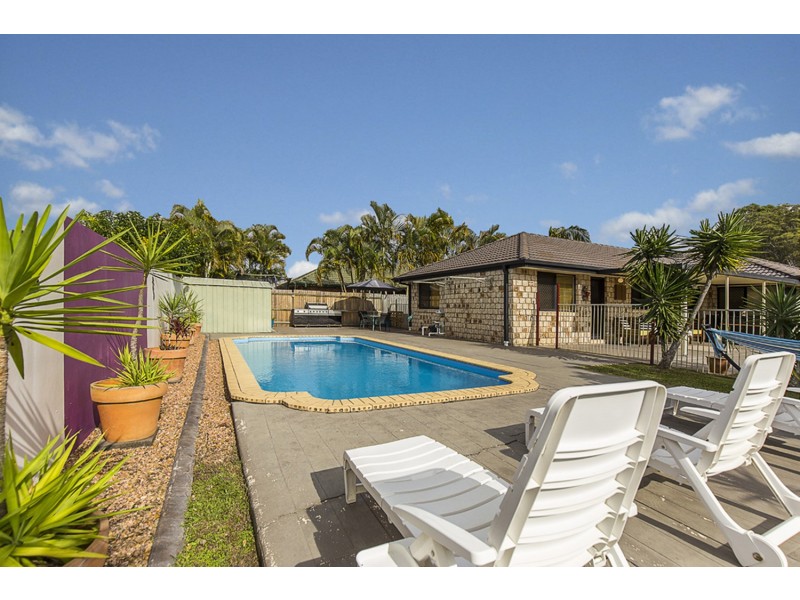 22 Stradbroke Drive, Tweed Heads South NSW 2486