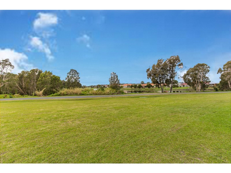 22 Stradbroke Drive, Tweed Heads South NSW 2486