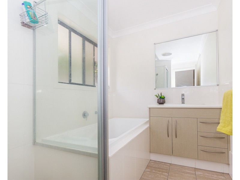 4 Donegal Court, Banora Point NSW 2486