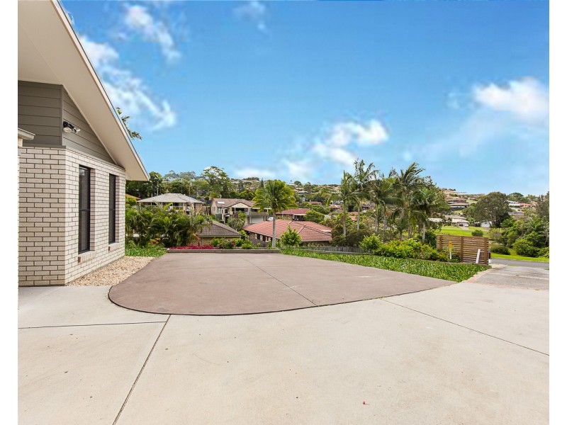 4 Donegal Court, Banora Point NSW 2486