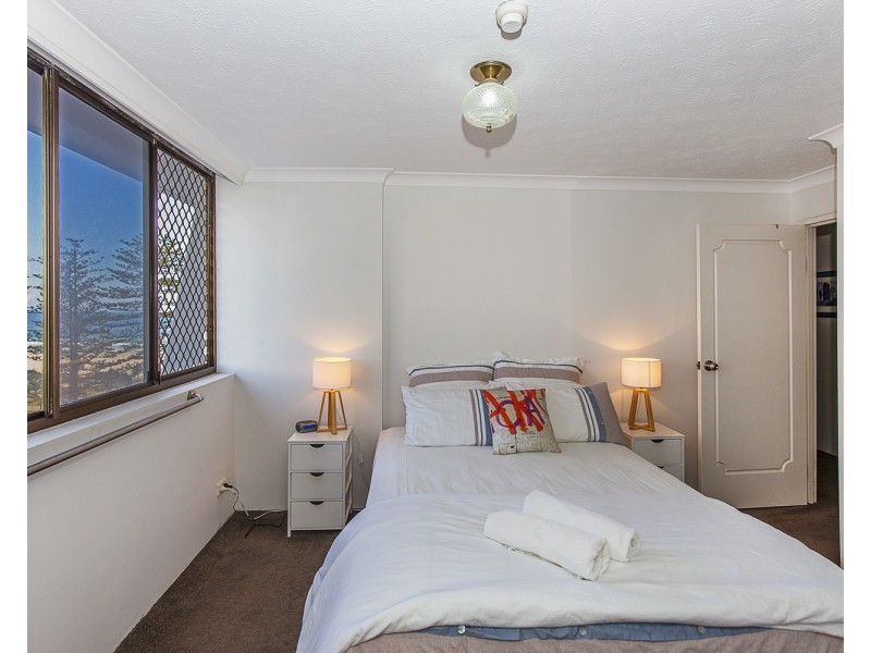 4/82 Marine Parade, Coolangatta QLD 4225