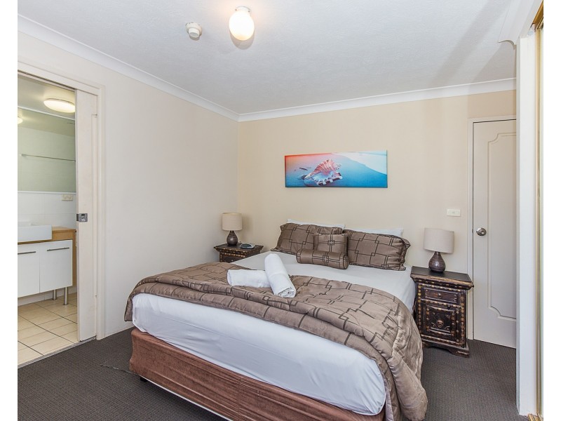 4/82 Marine Parade, Coolangatta QLD 4225