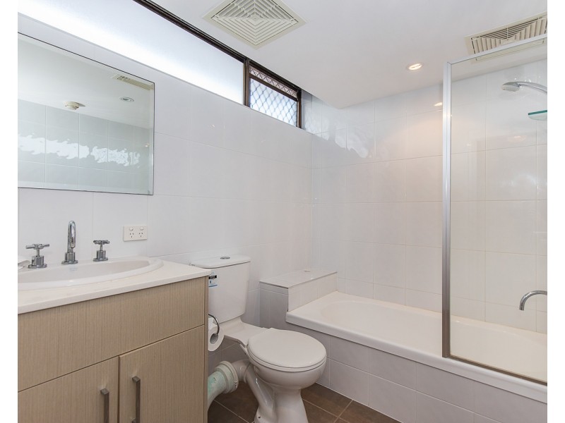 4/82 Marine Parade, Coolangatta QLD 4225