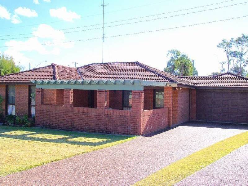 16 Banks  Close, Bateau Bay NSW 2261