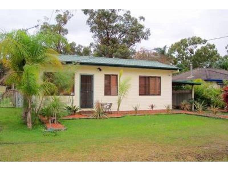 9 Erin Avenue, Berkeley Vale NSW 2261