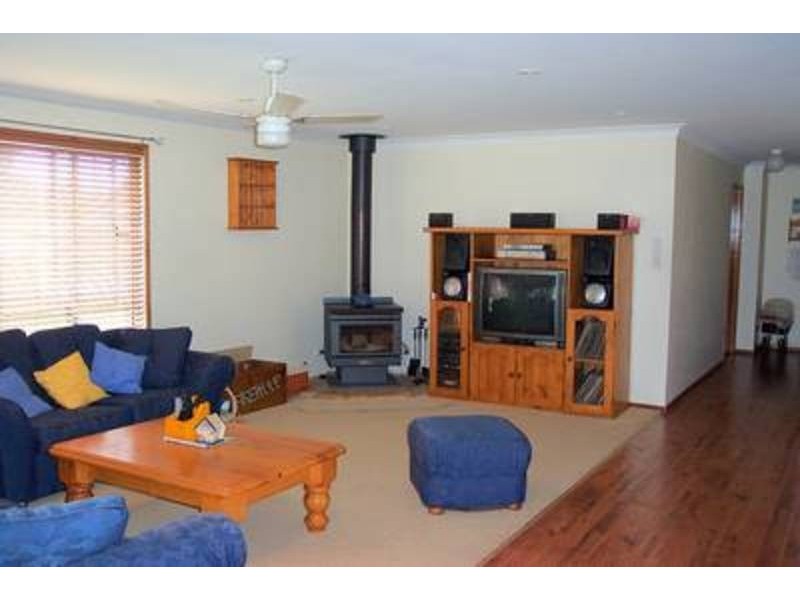 81 Hume Boulevard, Killarney Vale NSW 2261