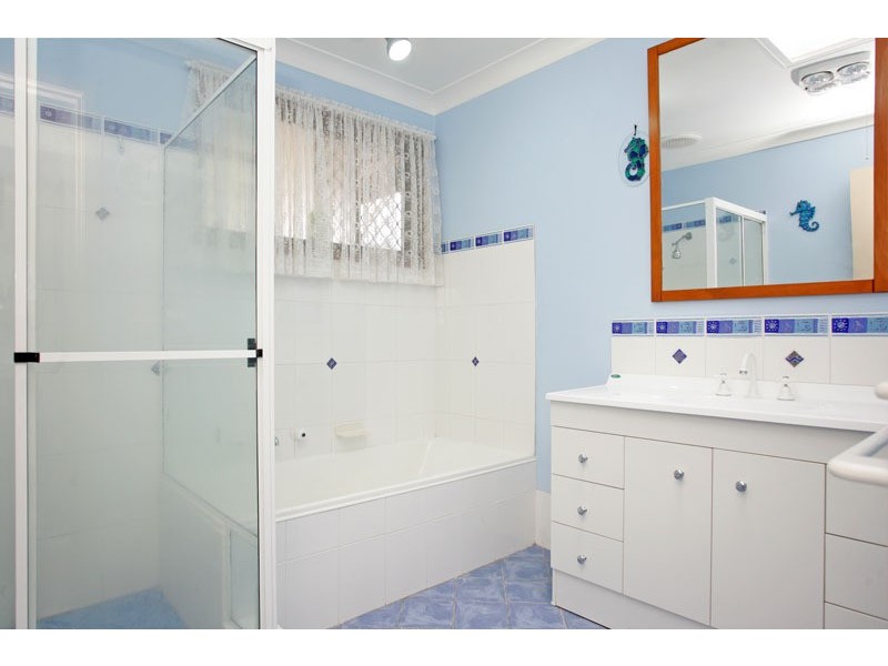 50 Audie Parade, Berkeley Vale NSW 2261