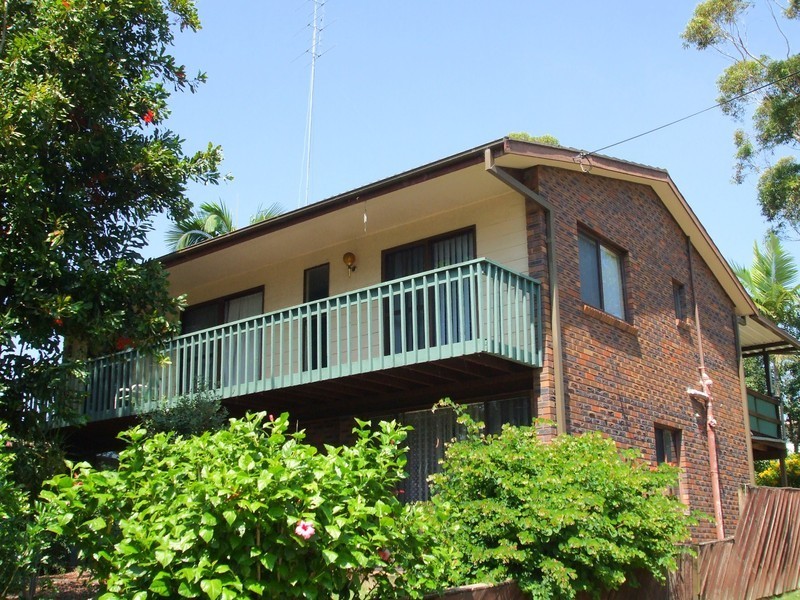 50 Audie Parade, Berkeley Vale NSW 2261