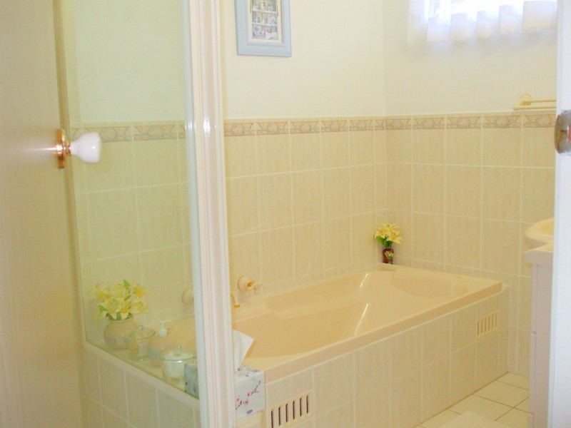 1 Robertson Road, Killarney Vale NSW 2261