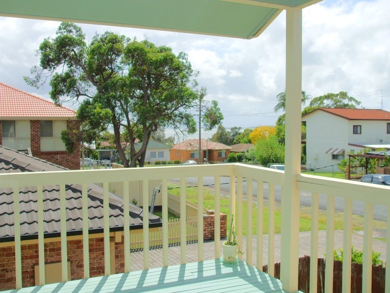 1 George Hely Crescent, Killarney Vale NSW 2261
