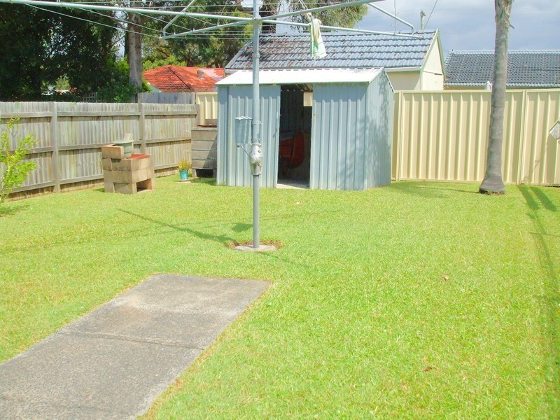 1 George Hely Crescent, Killarney Vale NSW 2261