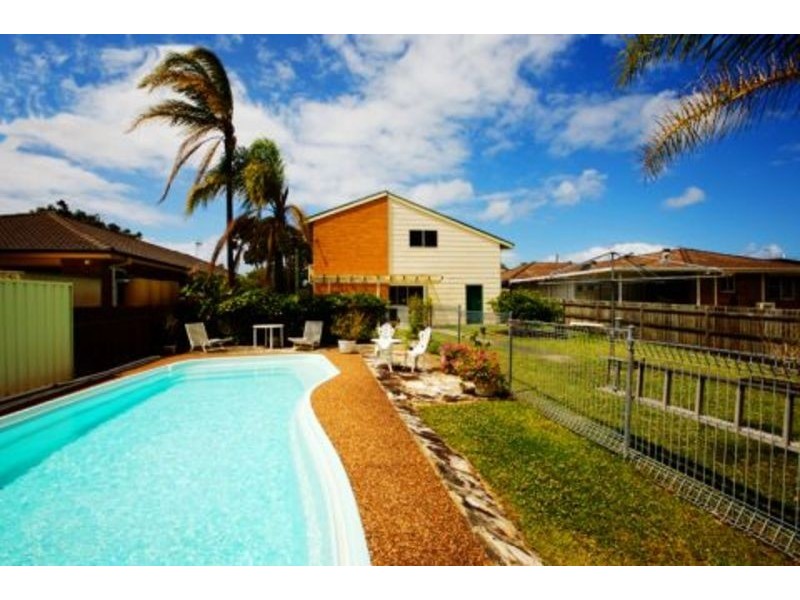 1 George Hely Crescent, Killarney Vale NSW 2261