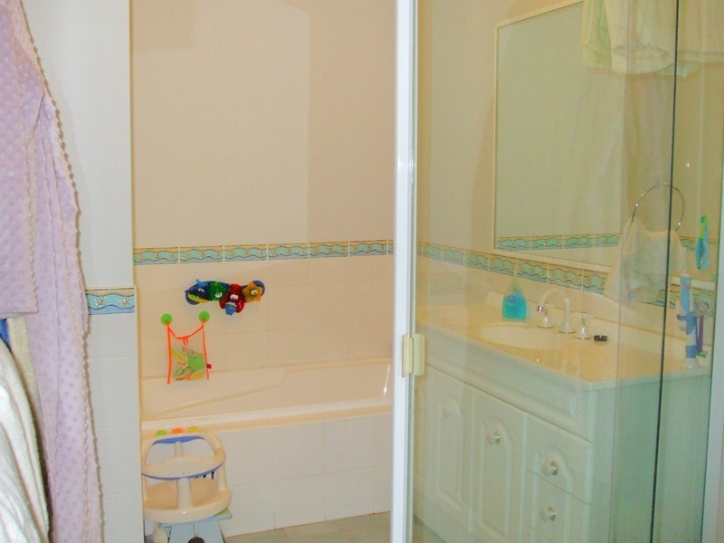 5 Madison Place, Berkeley Vale NSW 2261