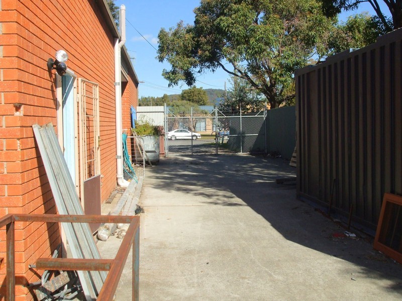 Bay 6 5 Bon Mace Close, Berkeley Vale NSW 2261
