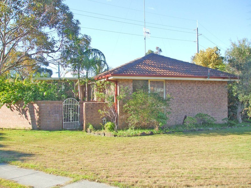 15 Banks Close, Bateau Bay NSW 2261