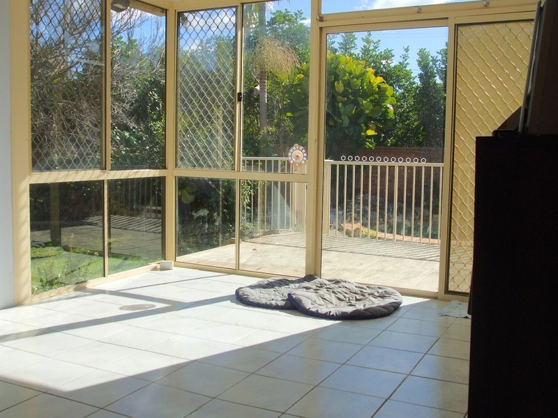 15 Banks Close, Bateau Bay NSW 2261