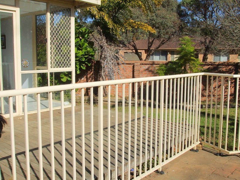 15 Banks Close, Bateau Bay NSW 2261