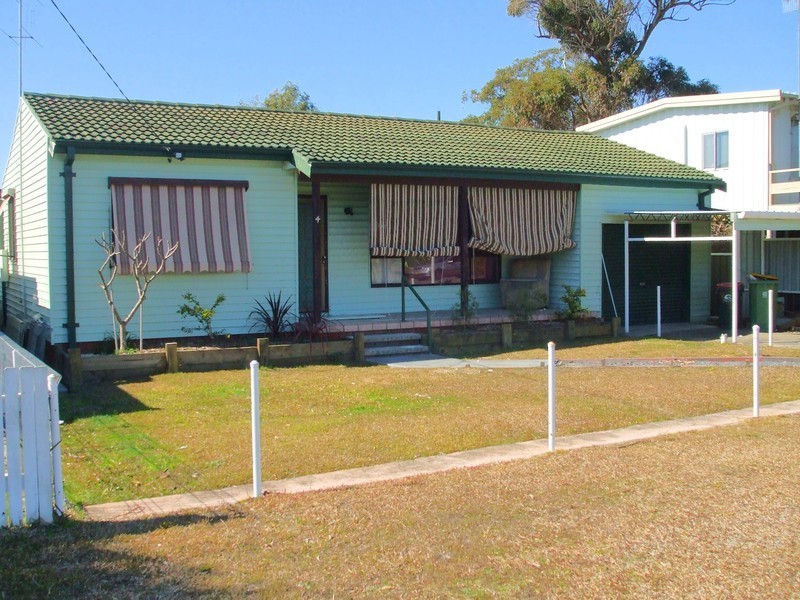 4 Flinders Avenue, Killarney Vale NSW 2261