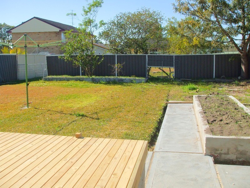 4 Flinders Avenue, Killarney Vale NSW 2261