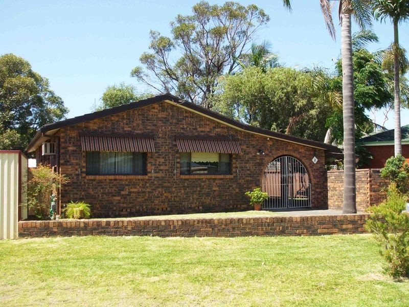 2 Emerald Place, Berkeley Vale NSW 2261