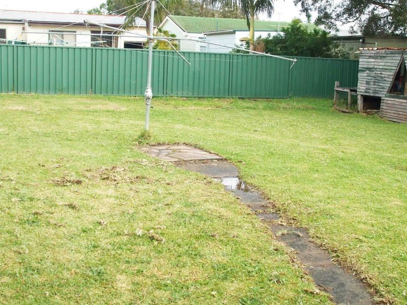 33 Bass Avenue, Killarney Vale NSW 2261