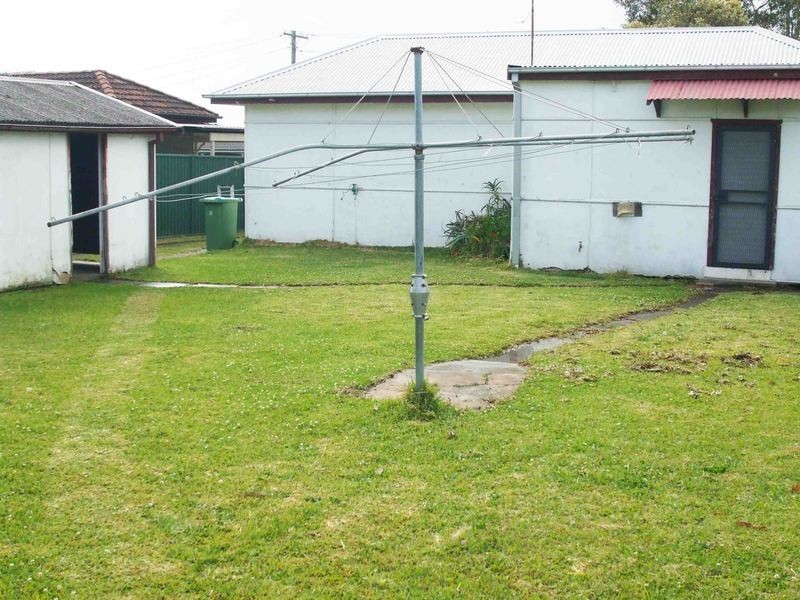 33 Bass Avenue, Killarney Vale NSW 2261