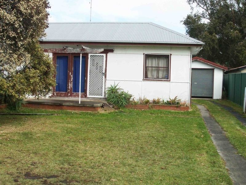 33 Bass Avenue, Killarney Vale NSW 2261