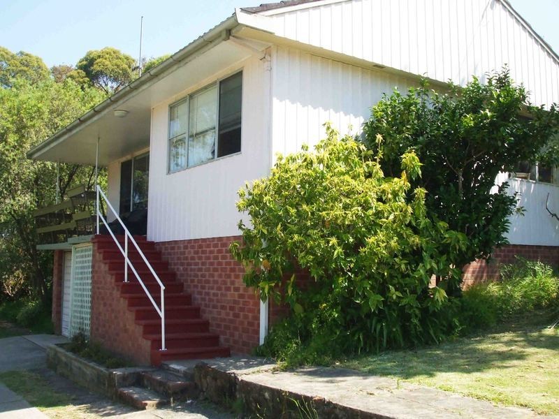 4 Shannon Parade, Berkeley Vale NSW 2261