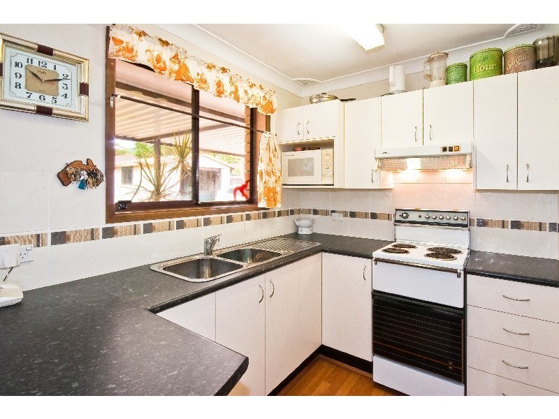 29 Poplars Avenue, Bateau Bay NSW 2261