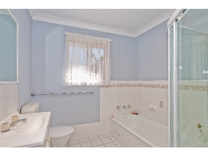 210 Lakedge Avenue, Berkeley Vale NSW 2261