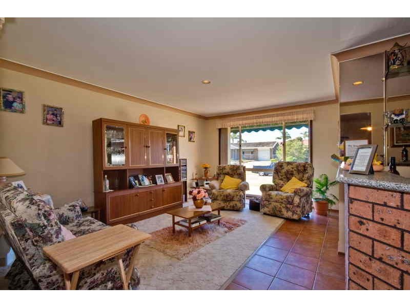 4 Charlotte Close, Bateau Bay NSW 2261