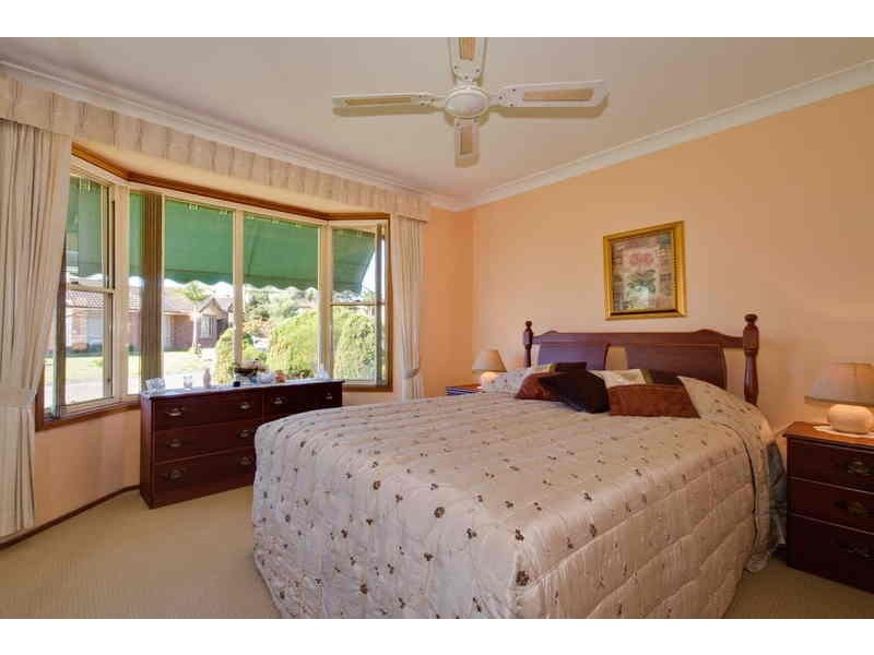 4 Charlotte Close, Bateau Bay NSW 2261