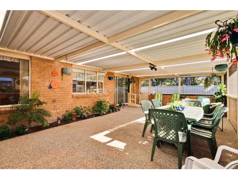 4 Charlotte Close, Bateau Bay NSW 2261