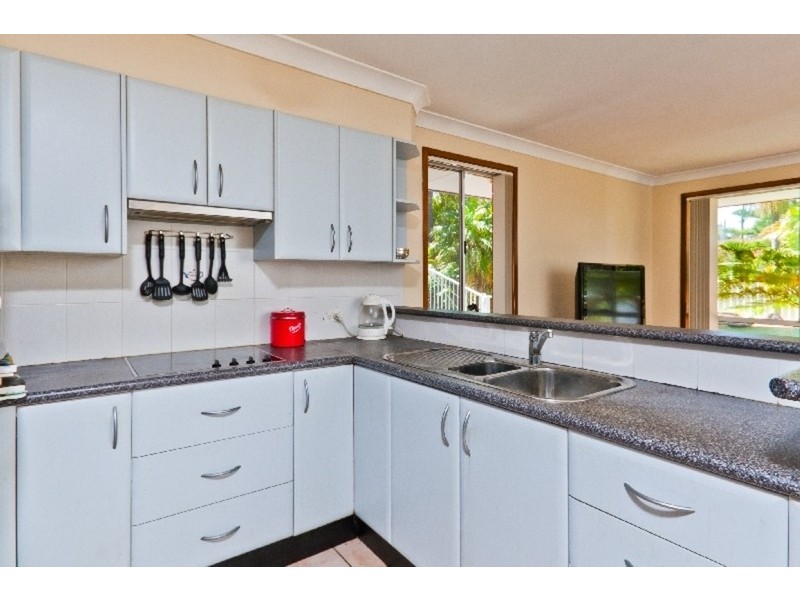 10 Belshaw Place, Bateau Bay NSW 2261