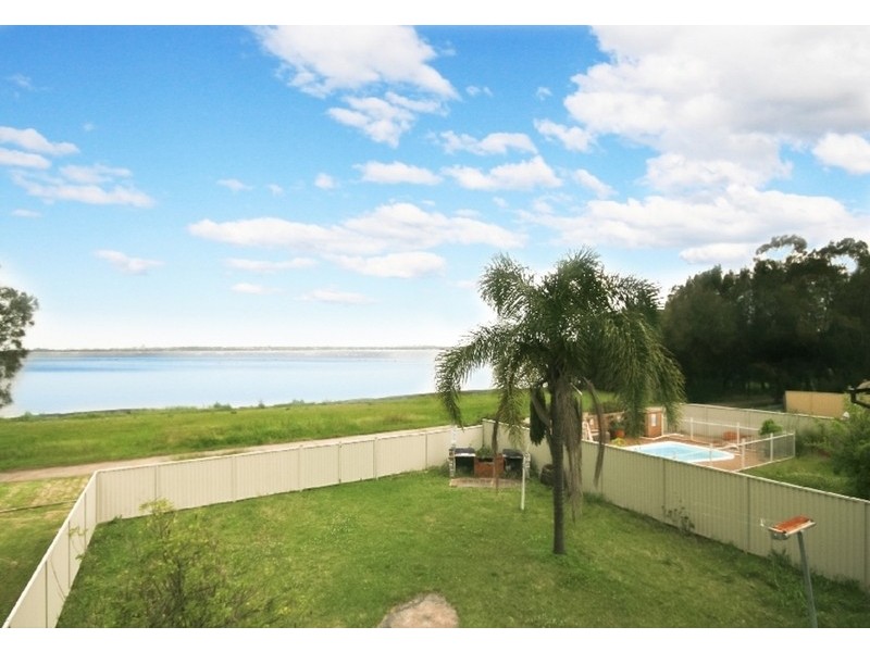 279 Lakedge Avenue, Berkeley Vale NSW 2261