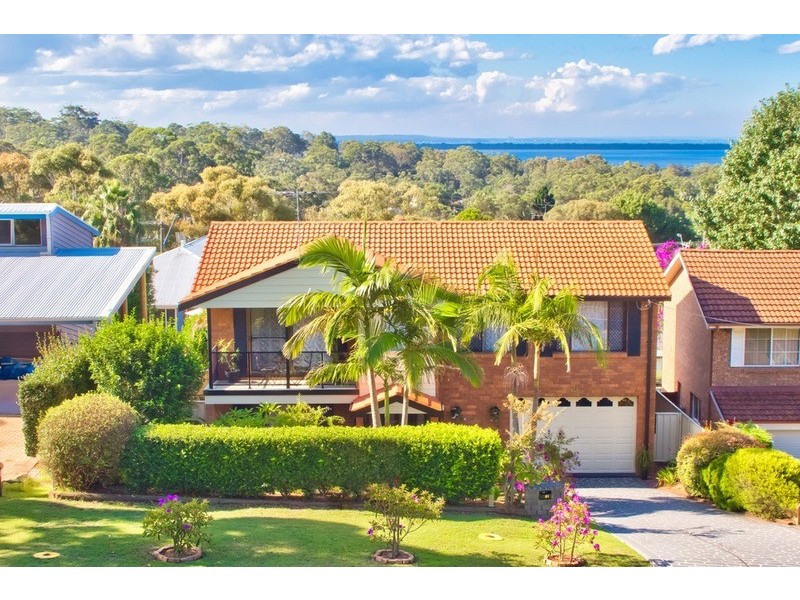 61 Hillside Drive, Berkeley Vale NSW 2261