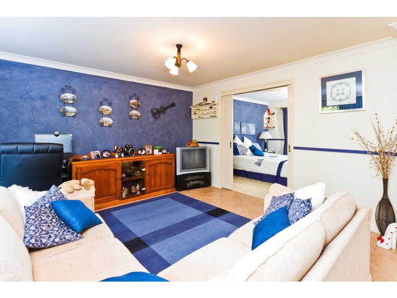 61 Hillside Drive, Berkeley Vale NSW 2261