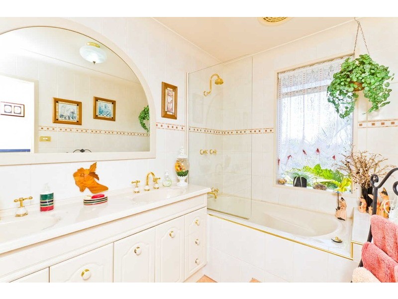 61 Hillside Drive, Berkeley Vale NSW 2261