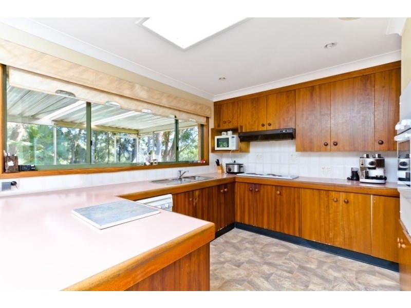6 Kywong Close, Bateau Bay NSW 2261