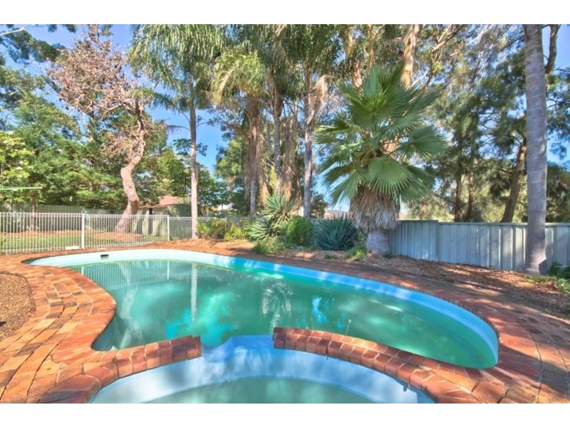 6 Kywong Close, Bateau Bay NSW 2261