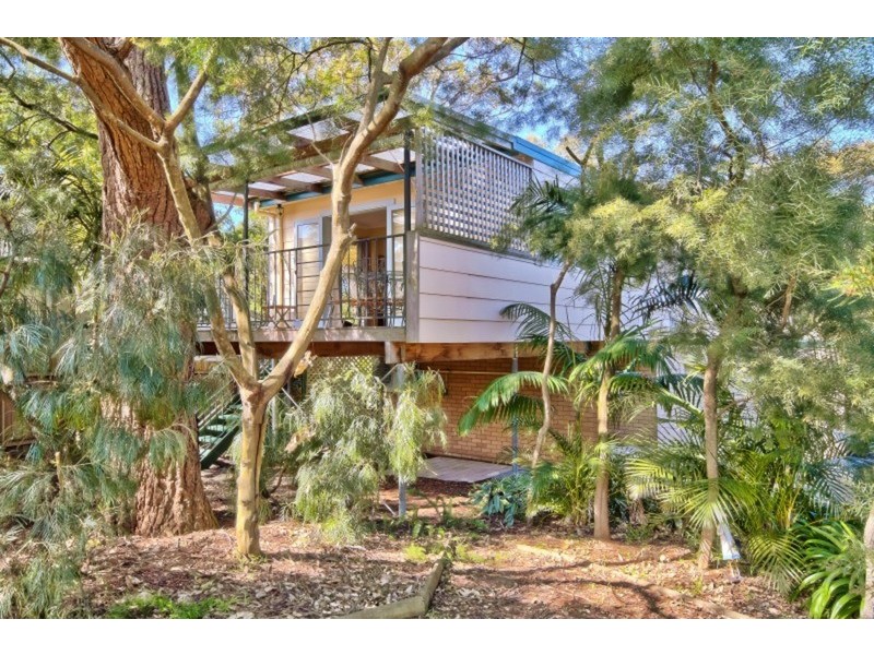4 Garland Avenue, Killarney Vale NSW 2261