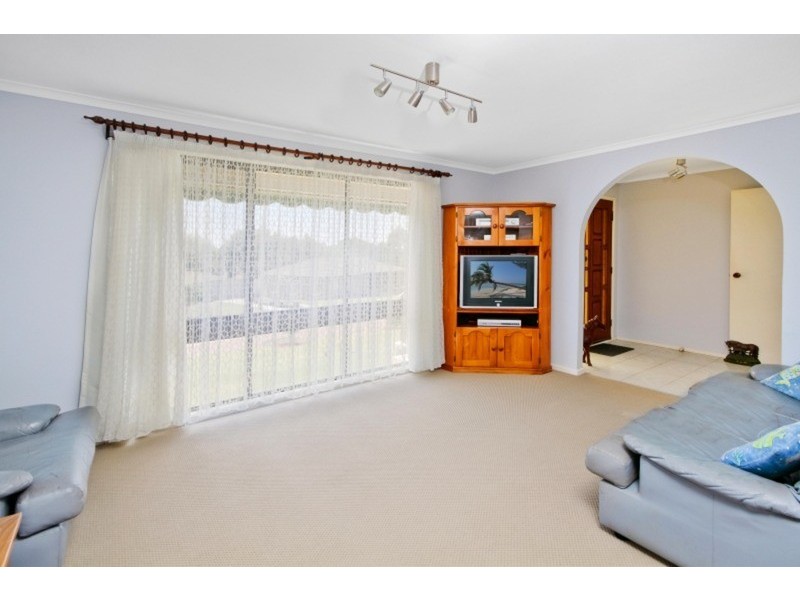 2 Newhaven  Place, Bateau Bay NSW 2261
